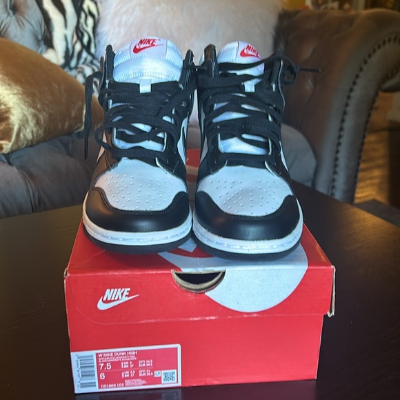 Women’s Nike Dunk High Retro Panda Black White Size 7.5 Basketball Shoe - Picture 2 of 14